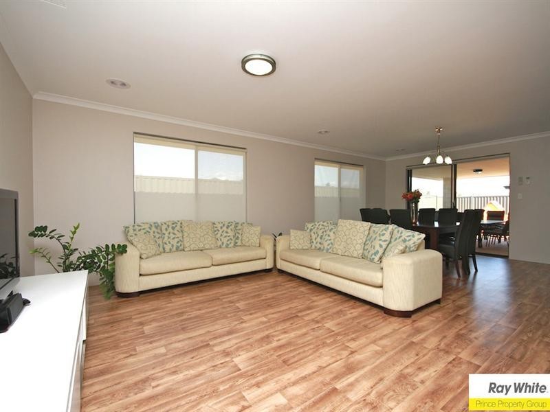 24 Calendia Way, Caversham WA 6055