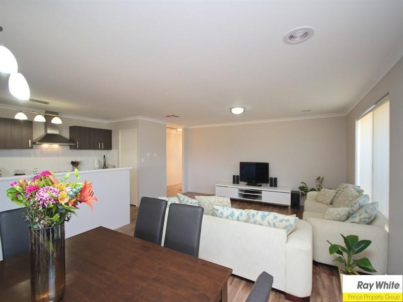 24 Calendia Way, Caversham WA 6055