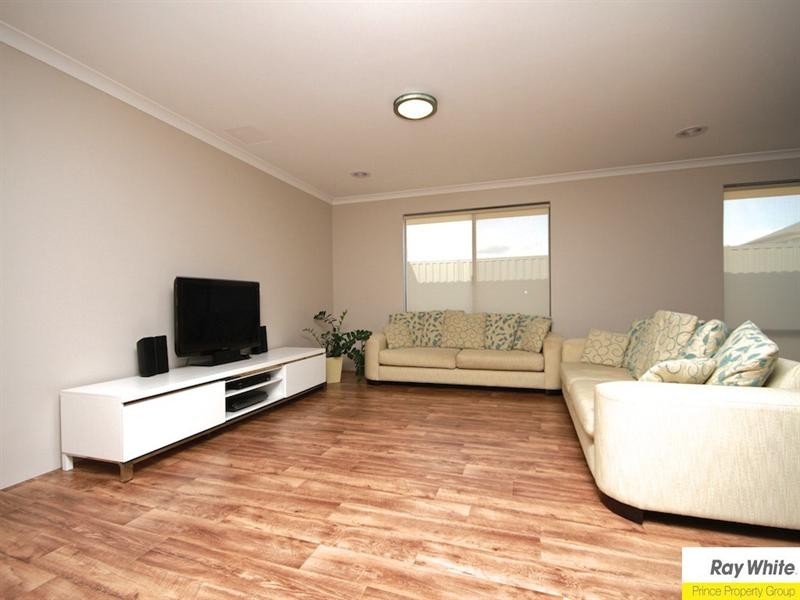 24 Calendia Way, Caversham WA 6055