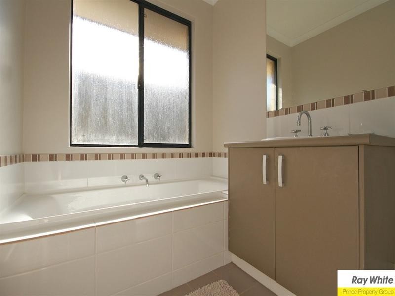 24 Calendia Way, Caversham WA 6055