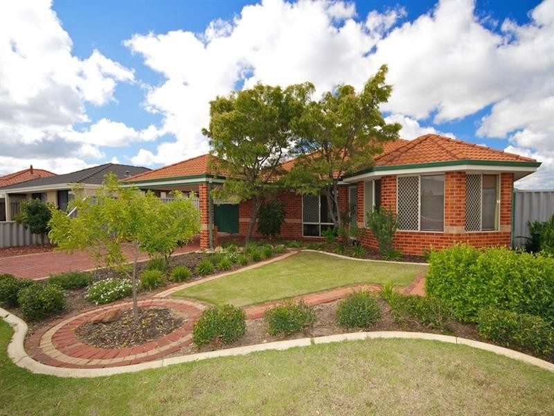 12 Pyrenees Court, Caversham WA 6055