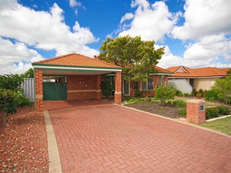 12 Pyrenees Court, Caversham WA 6055