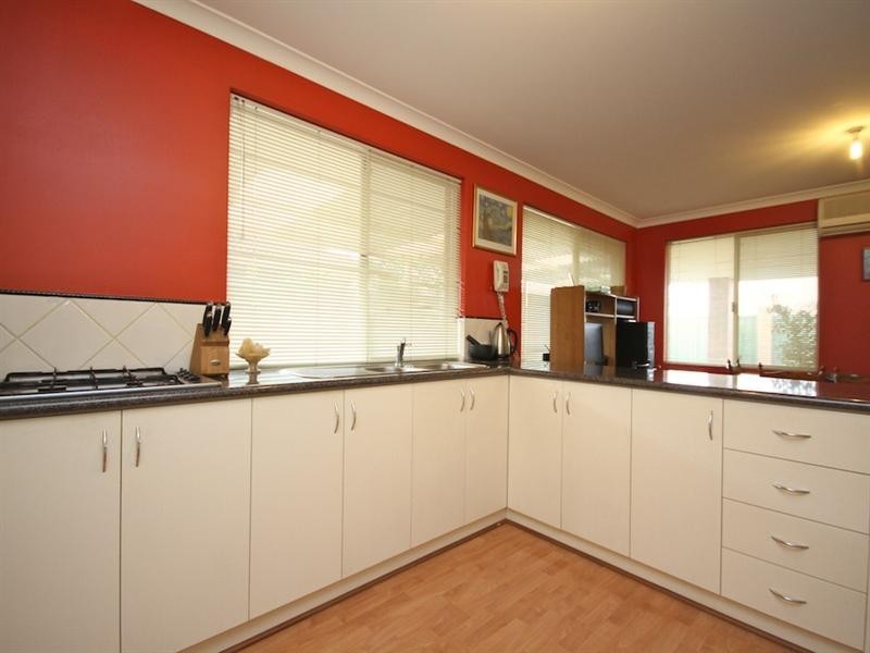 12 Pyrenees Court, Caversham WA 6055