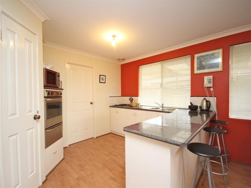 12 Pyrenees Court, Caversham WA 6055