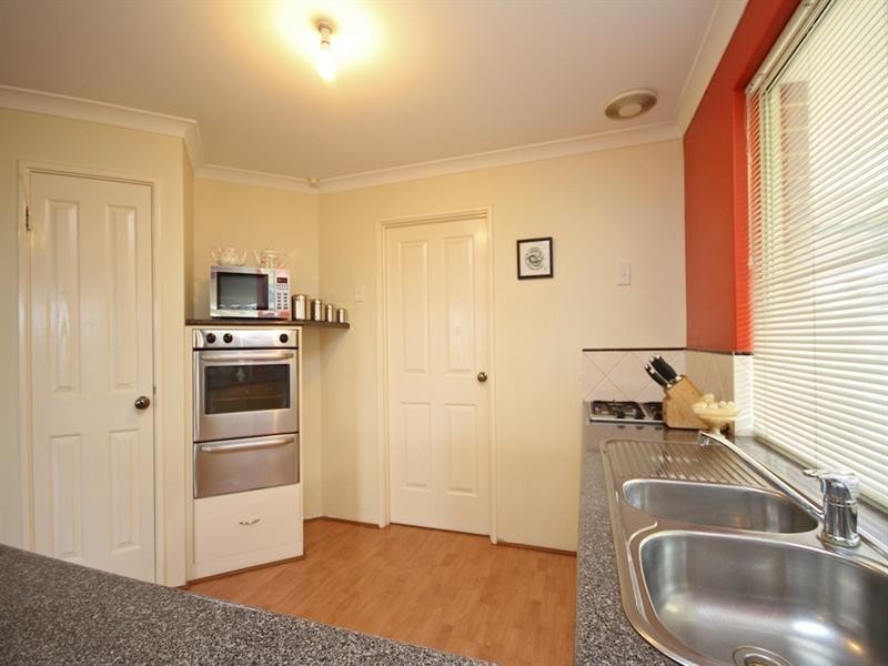 12 Pyrenees Court, Caversham WA 6055