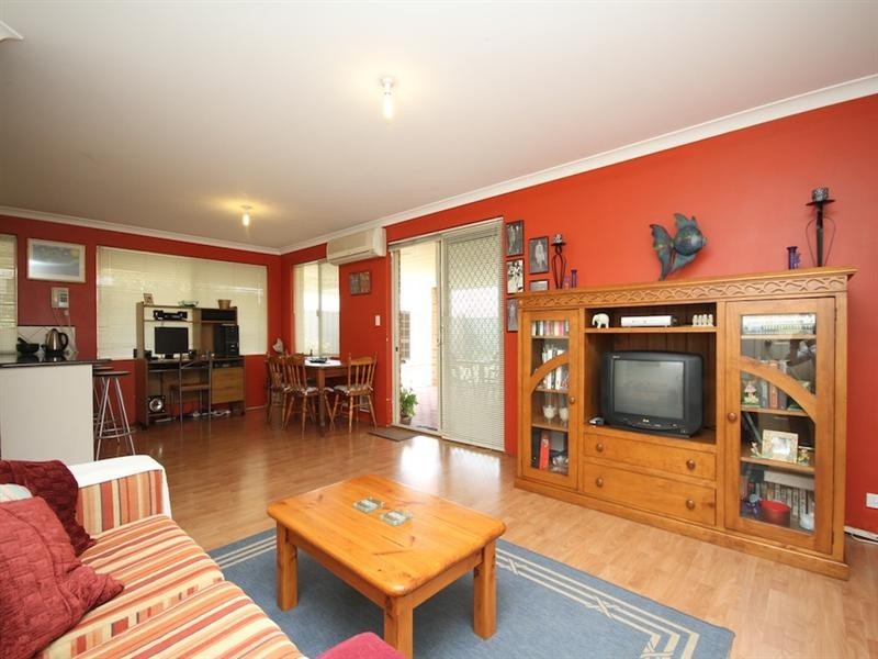 12 Pyrenees Court, Caversham WA 6055