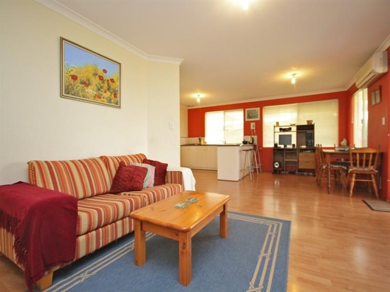 12 Pyrenees Court, Caversham WA 6055