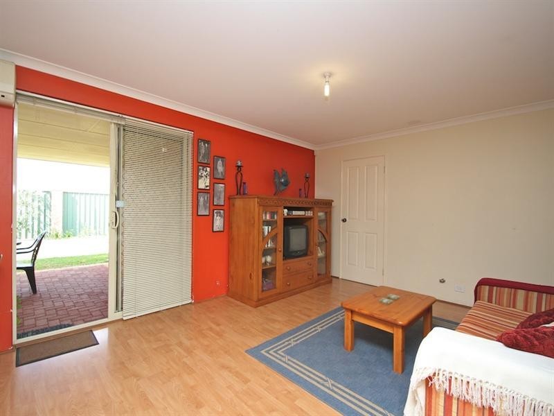 12 Pyrenees Court, Caversham WA 6055