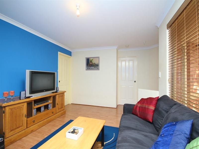 12 Pyrenees Court, Caversham WA 6055