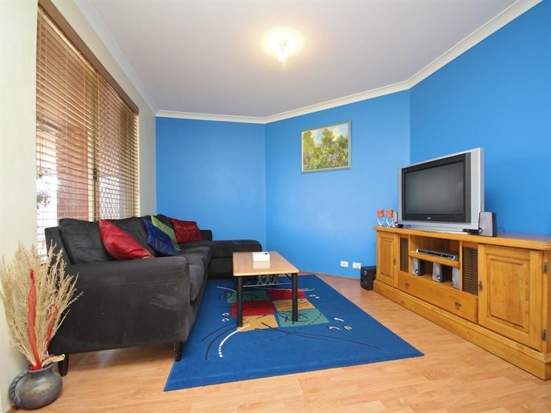 12 Pyrenees Court, Caversham WA 6055