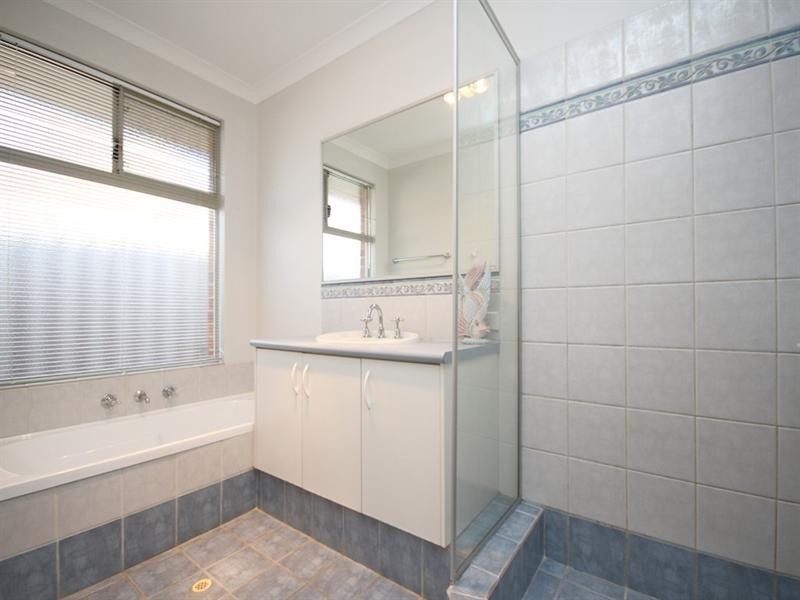 12 Pyrenees Court, Caversham WA 6055