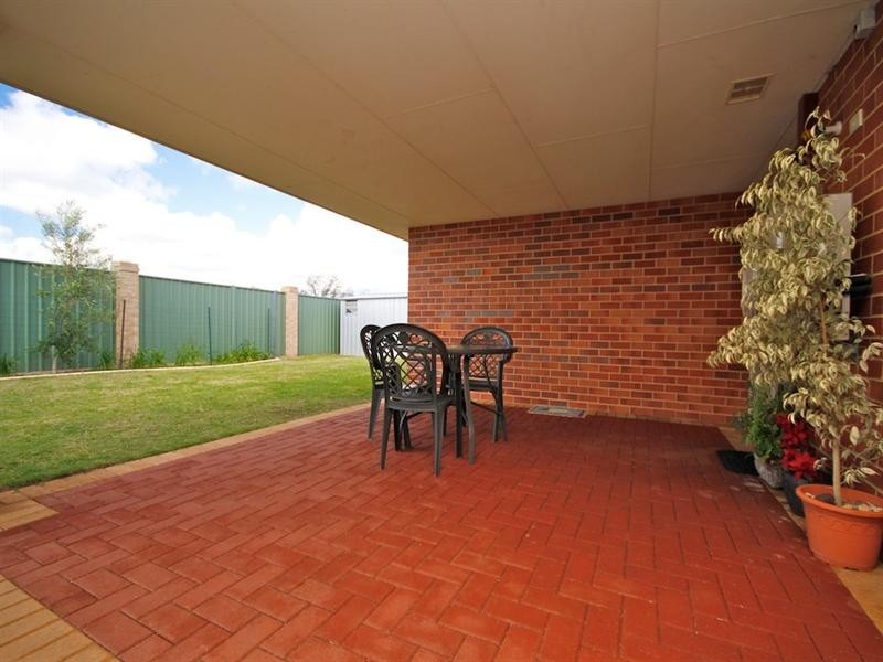 12 Pyrenees Court, Caversham WA 6055