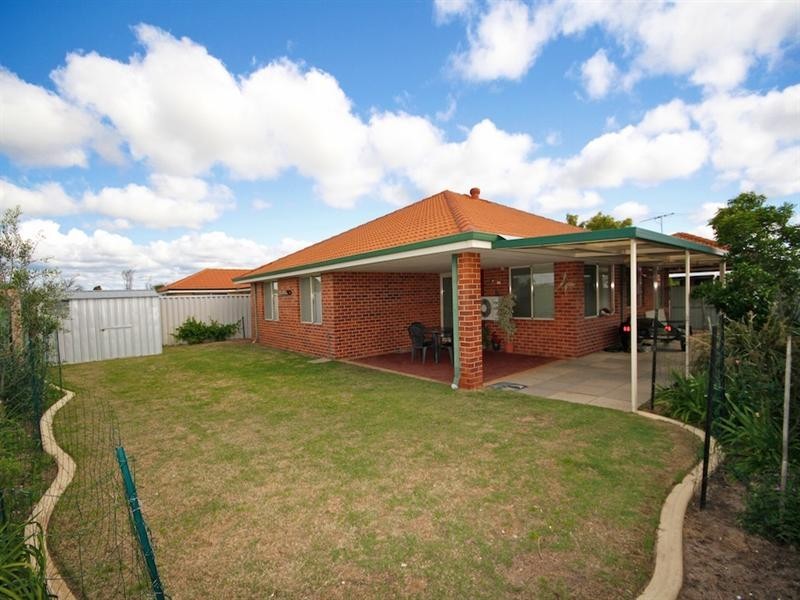12 Pyrenees Court, Caversham WA 6055