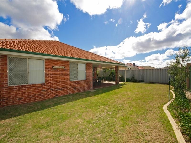 12 Pyrenees Court, Caversham WA 6055