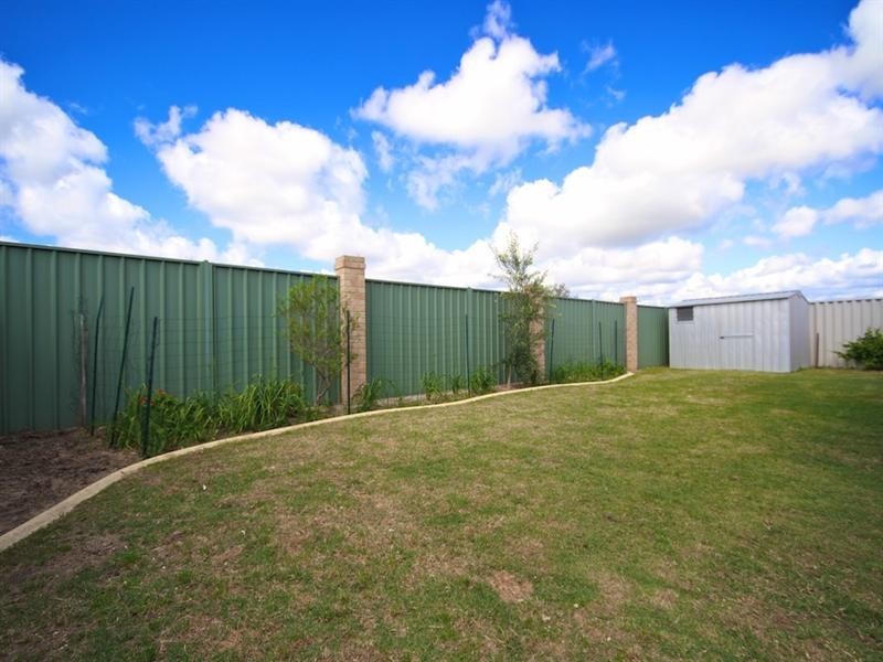 12 Pyrenees Court, Caversham WA 6055