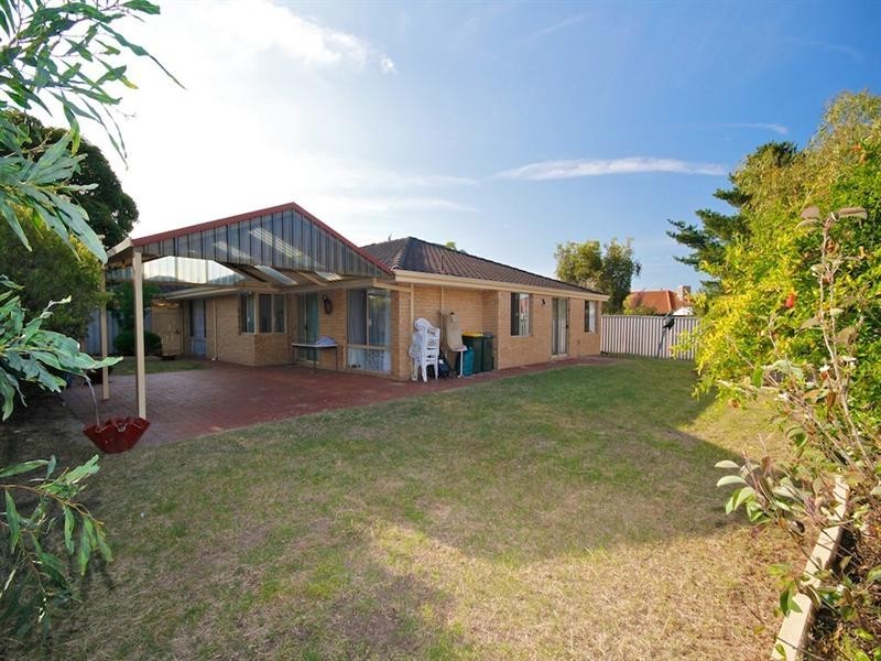 36 Valley Brook Road, Caversham WA 6055