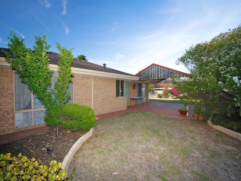 36 Valley Brook Road, Caversham WA 6055
