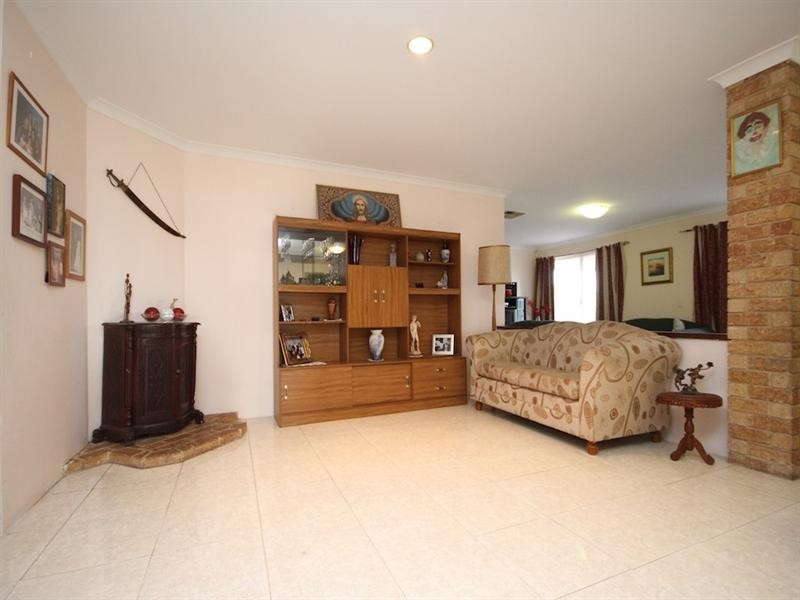 36 Valley Brook Road, Caversham WA 6055