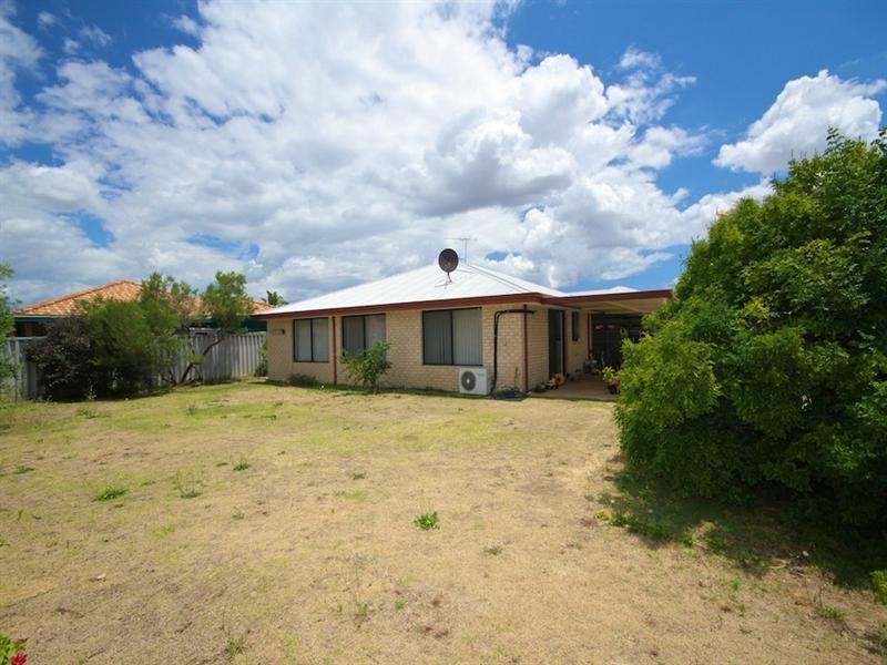 10 Napa Court, Caversham WA 6055