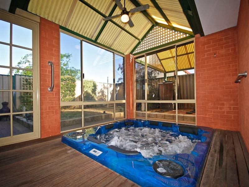 18 Tolbury Retreat, Kiara WA 6054