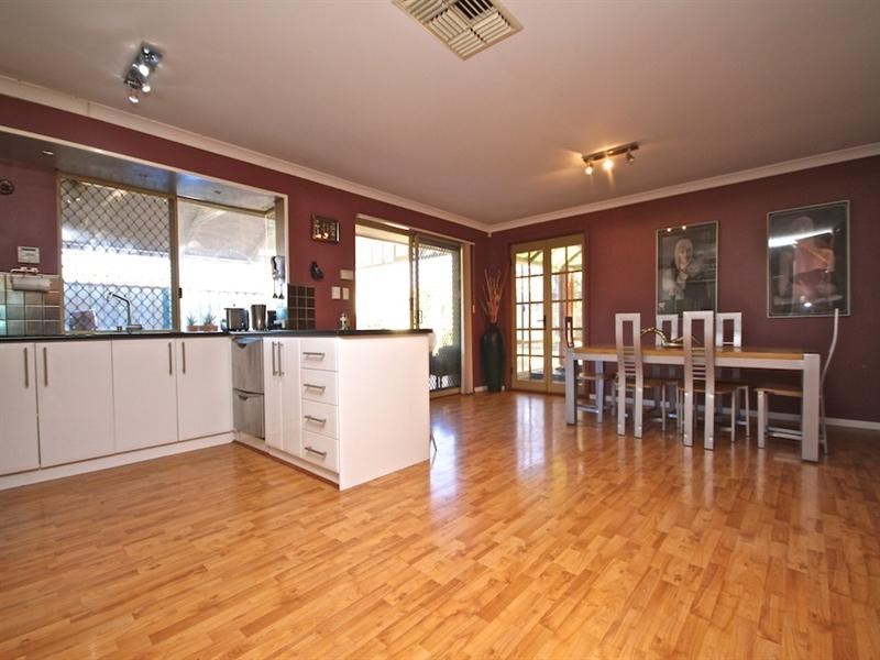 18 Tolbury Retreat, Kiara WA 6054