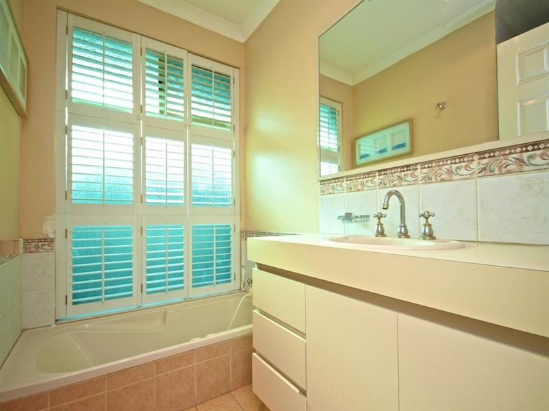 18 Tolbury Retreat, Kiara WA 6054