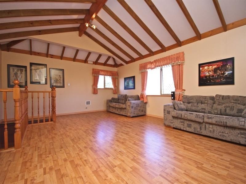 18 Tolbury Retreat, Kiara WA 6054