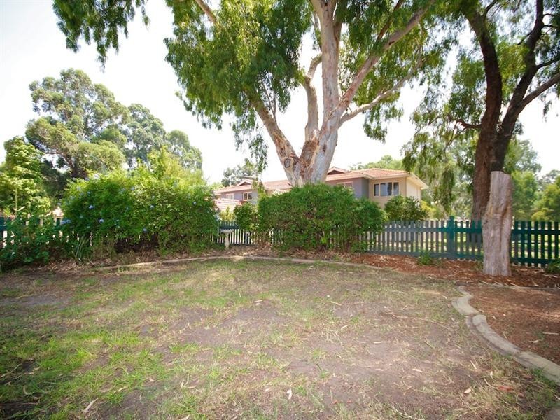 12 Rudge Place, Lockridge WA 6054