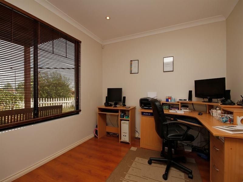 27a Coonawarra Drive, Caversham WA 6055