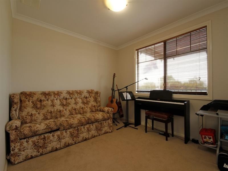 27a Coonawarra Drive, Caversham WA 6055