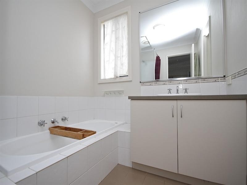 27a Coonawarra Drive, Caversham WA 6055