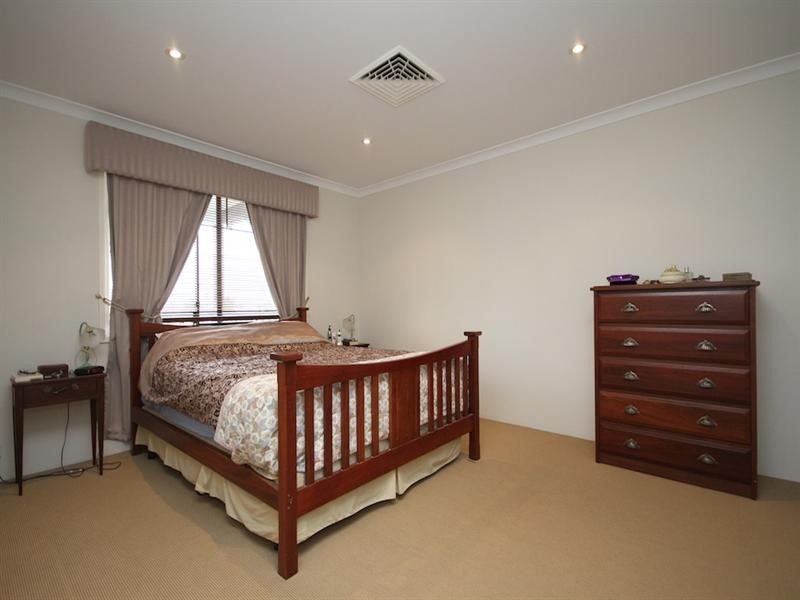 27a Coonawarra Drive, Caversham WA 6055