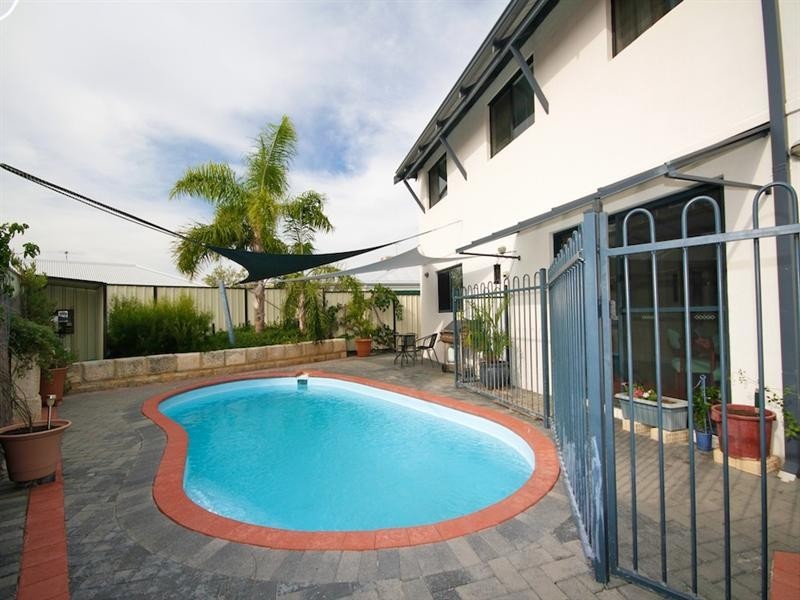 27a Coonawarra Drive, Caversham WA 6055