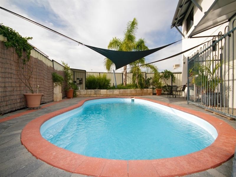 27a Coonawarra Drive, Caversham WA 6055