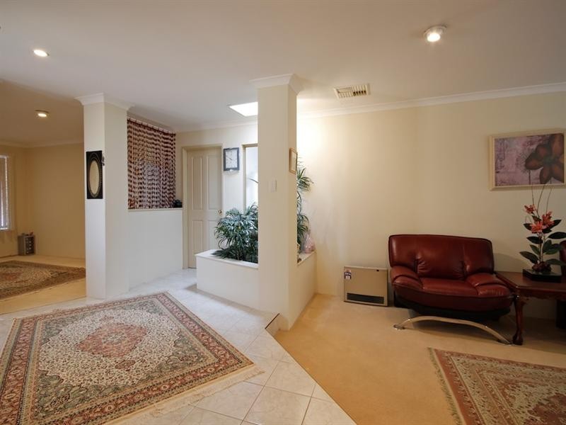 1 Bowood Cove, Kiara WA 6054