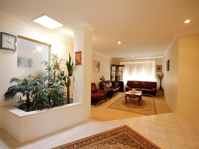 1 Bowood Cove, Kiara WA 6054