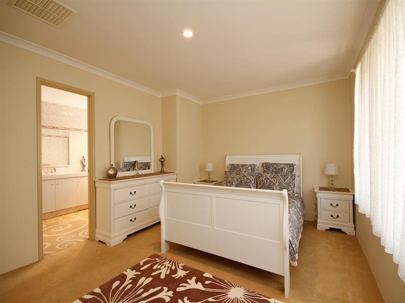 1 Bowood Cove, Kiara WA 6054