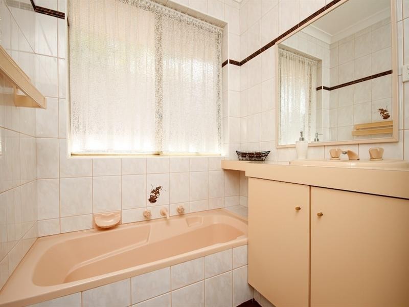 1 Bowood Cove, Kiara WA 6054