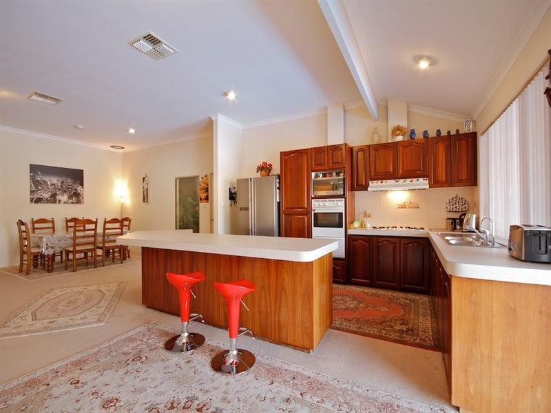 1 Bowood Cove, Kiara WA 6054