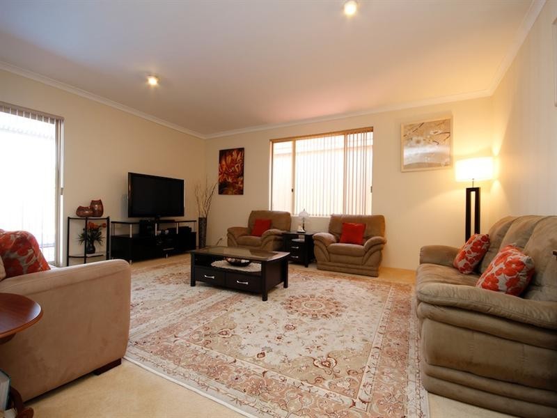 1 Bowood Cove, Kiara WA 6054