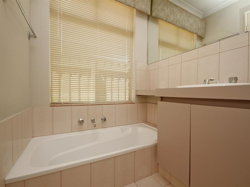 20 Winchester Place, Ballajura WA 6066