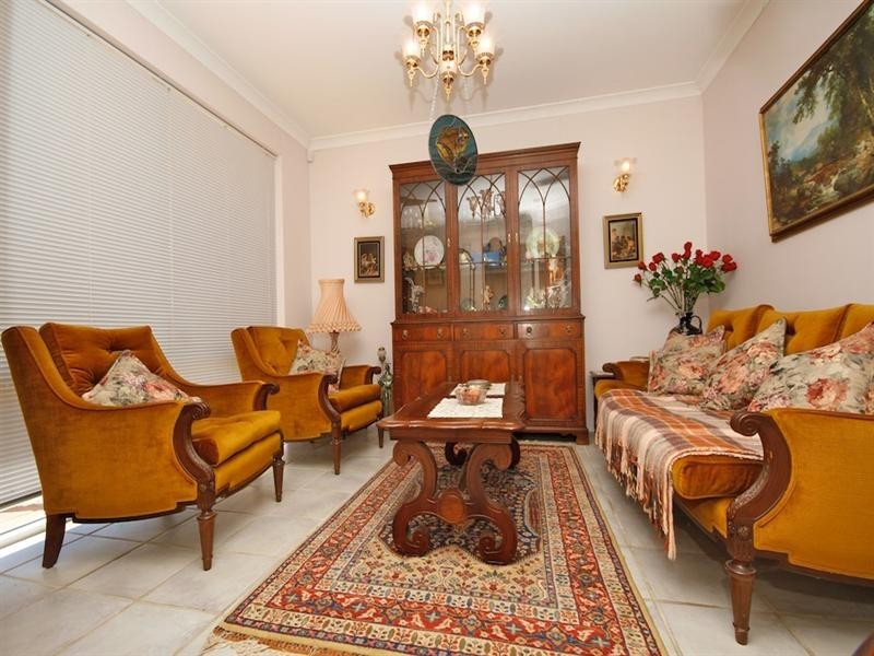 9 Pikes Close, Caversham WA 6055