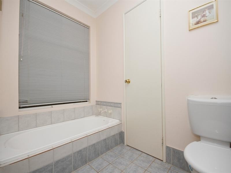 9 Pikes Close, Caversham WA 6055