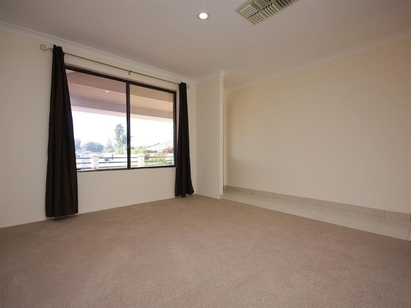 12 Cocos Grove, Kiara WA 6054