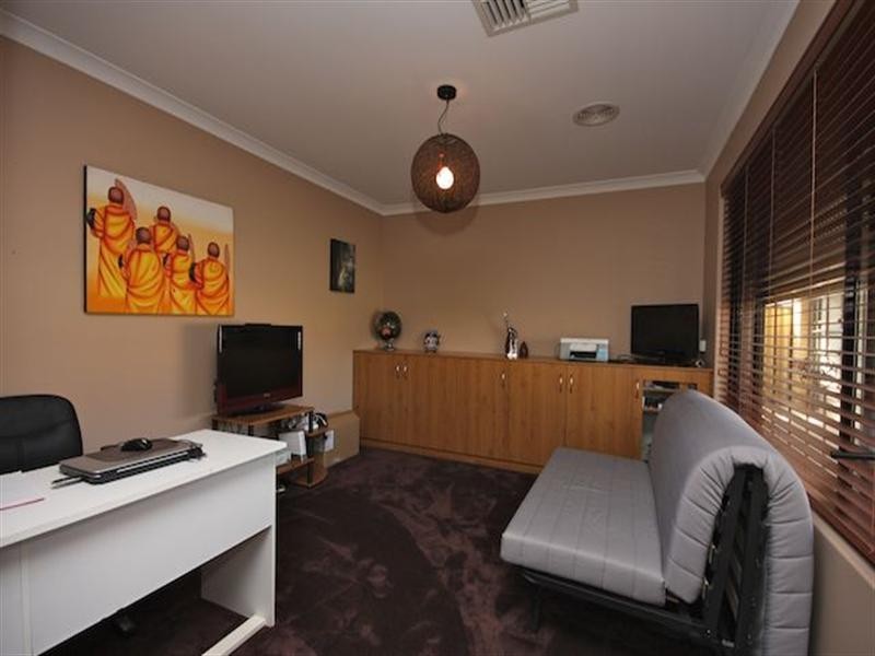 6 Tallow Way, Beechboro WA 6063