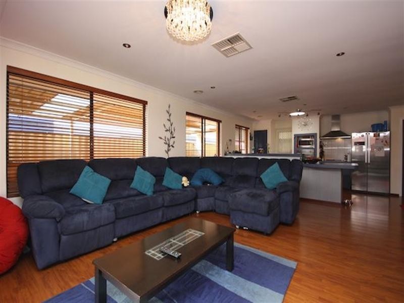 6 Tallow Way, Beechboro WA 6063