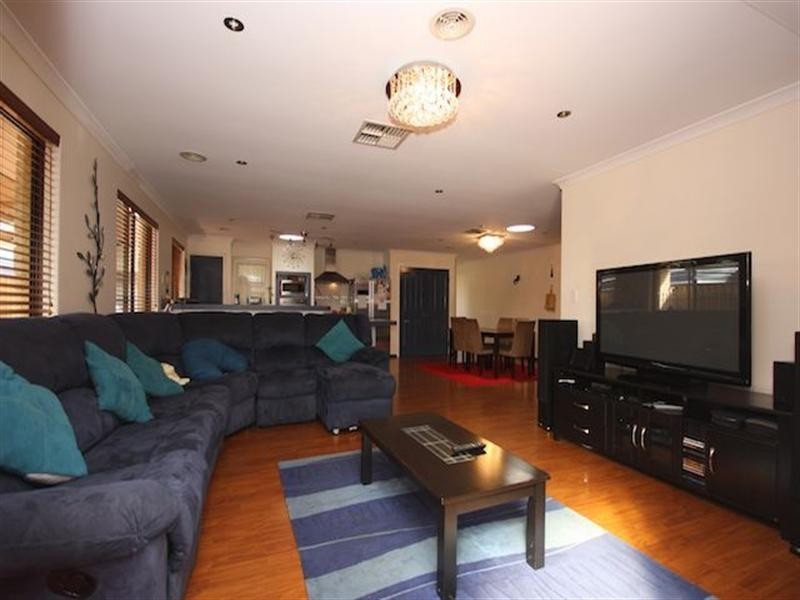 6 Tallow Way, Beechboro WA 6063