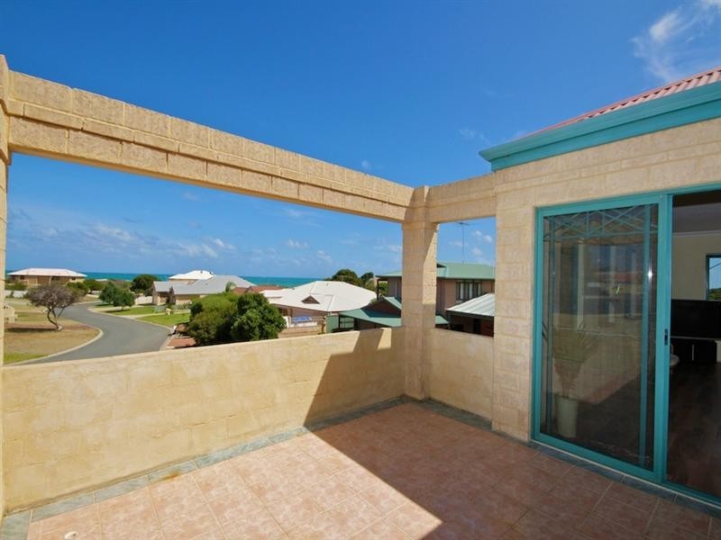 11 Sceptre Court, Two Rocks WA 6037