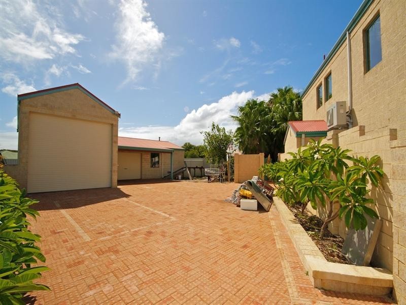 11 Sceptre Court, Two Rocks WA 6037