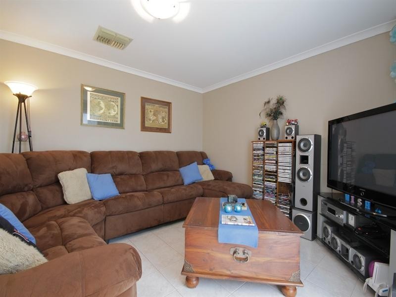 60 Lombardy Crescent, Caversham WA 6055